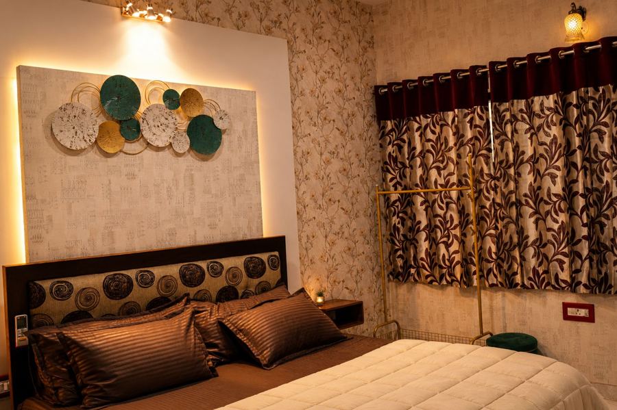 Bedroom with decorative plates above the headboard
