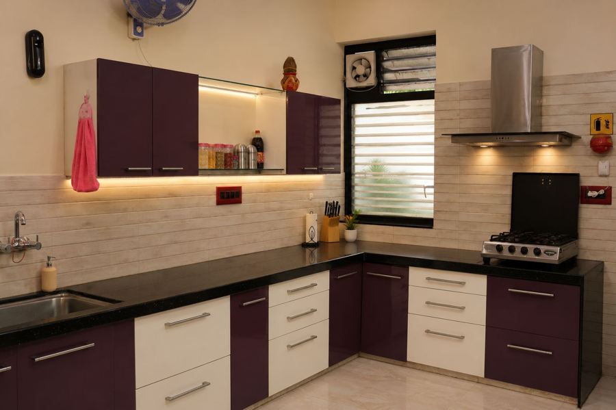 Modular kitchen with hob and chimney